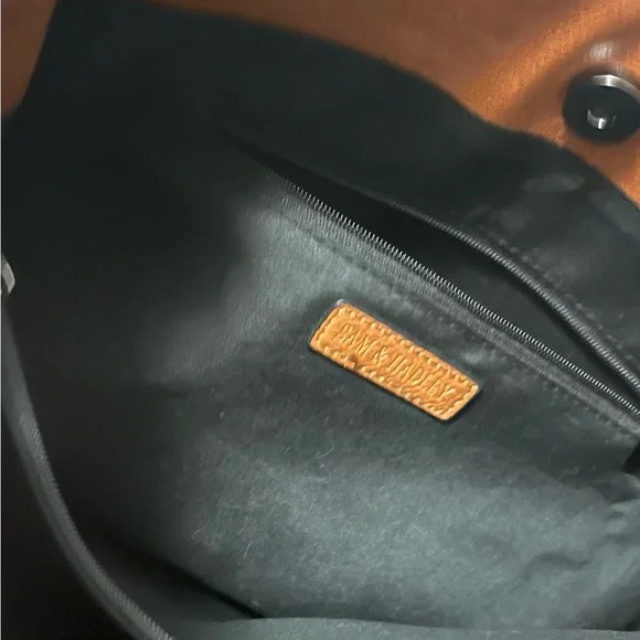 Chic Brown Leather Shoulder Bag - Picture 8 of 9